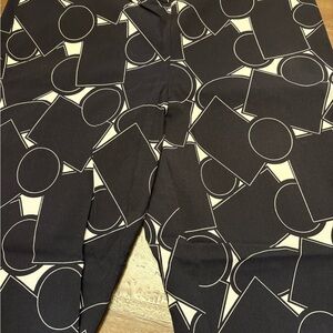 Geometric print Black and White cropped pants from the famed Joseph Ribkoff
